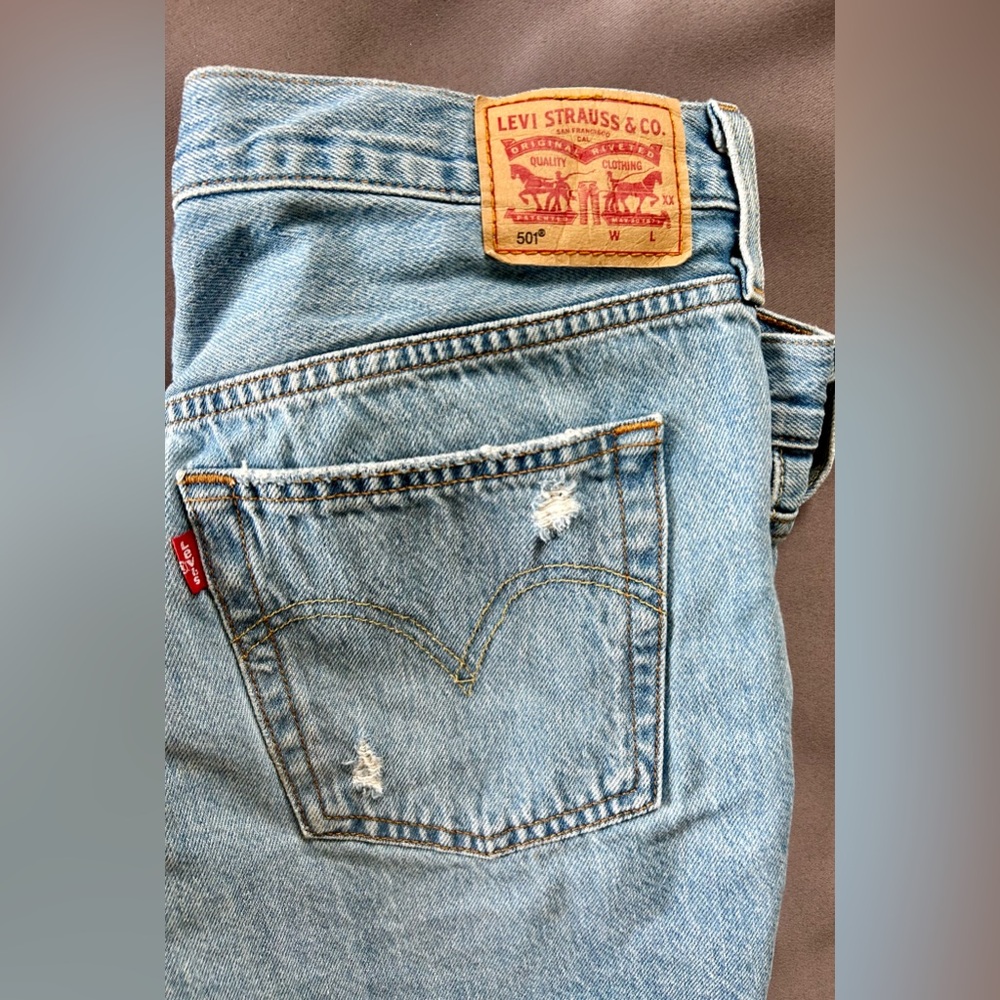 Women’s Levi cut off shorts high rise